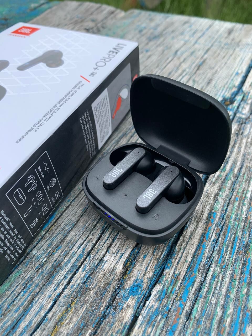 Безпровідні навушники JBL Live Pro+ TWS.