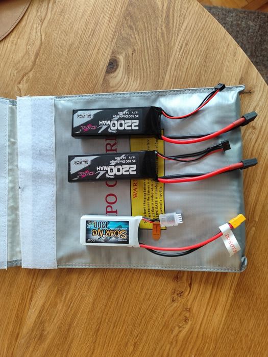 3 baterie li-po 3s 2,200, 1300 mah + pokrowiec