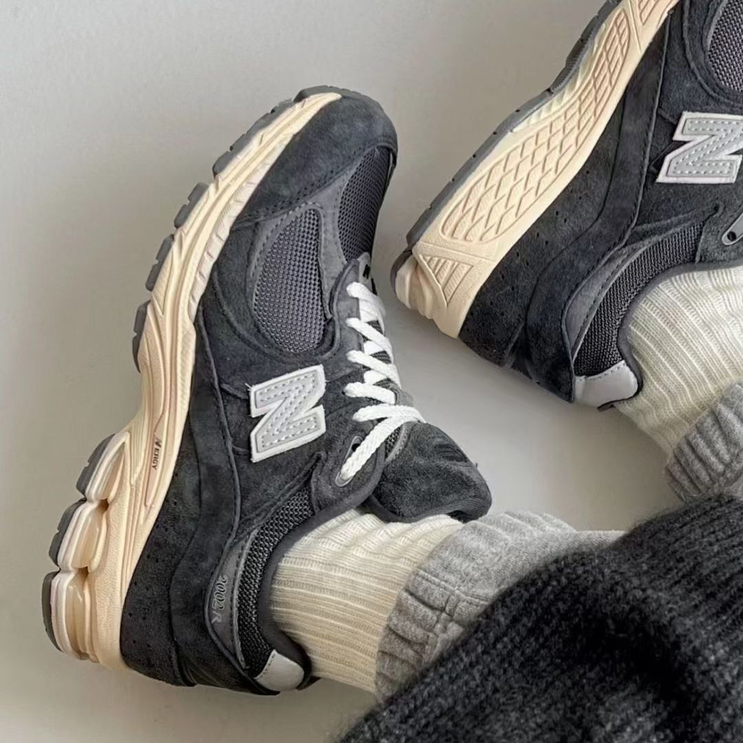 New Balance 2002R