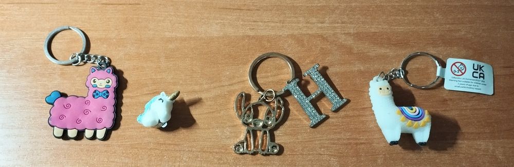 Breloczki różne  wyprzedaje