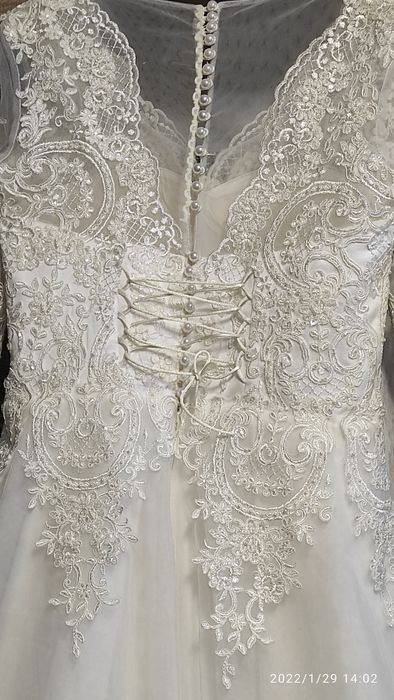 Весільна сукня,дуже гарна