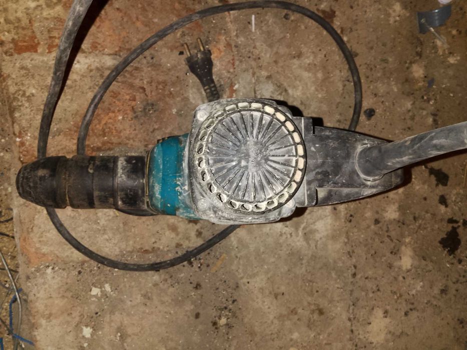 Młot udarowo-obrotowy Makita HR3000C