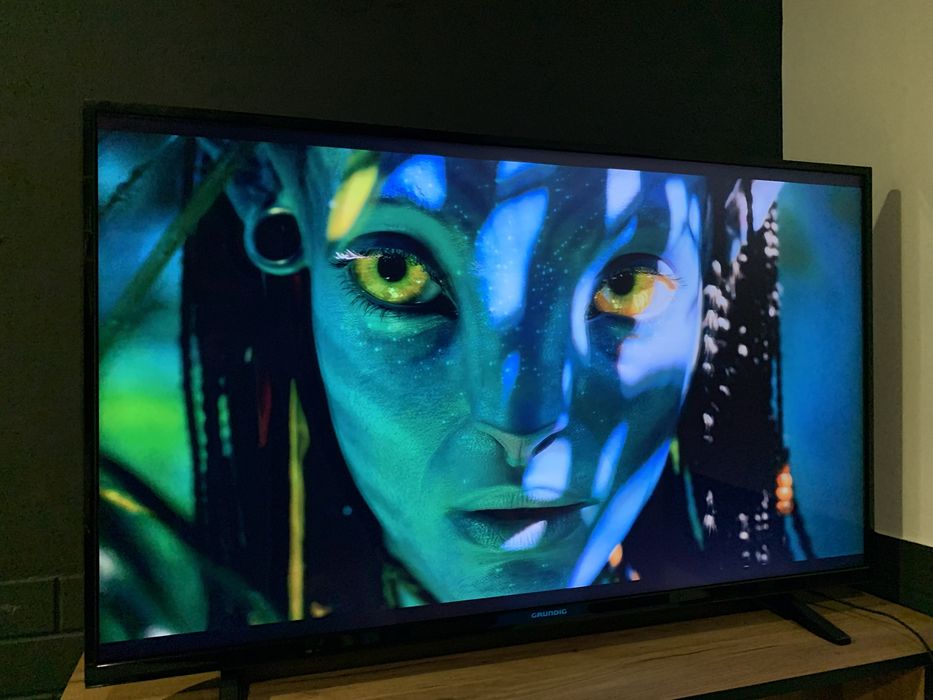Телевізор Grundig 50 smatr TV 4k + кріплення на стіну