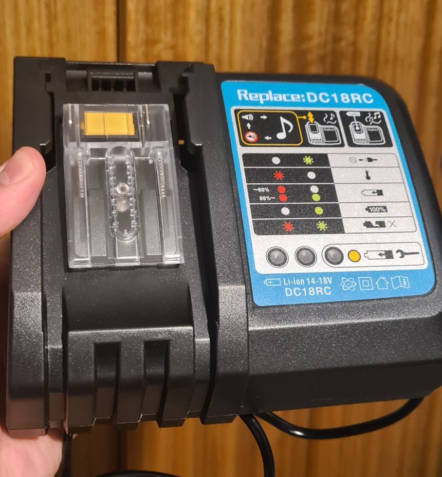 Carregador de baterias para ferramentas Makita