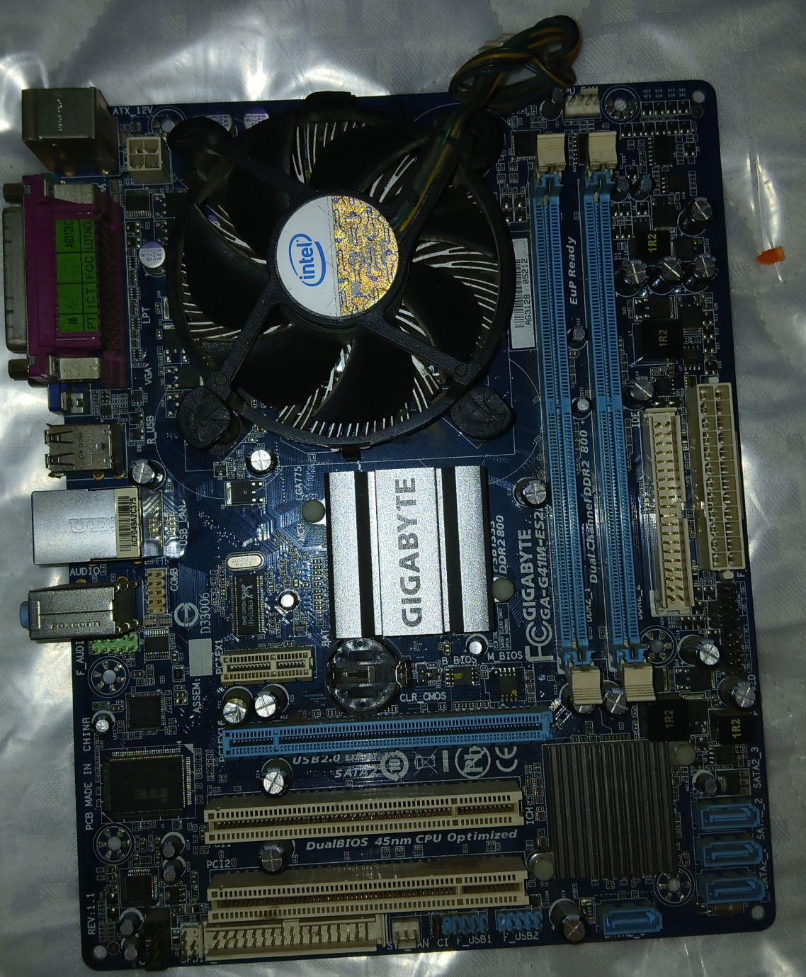 Комплект материнка GIGABYTE-G41-M-ESL2L/4гб озу/pentium e5400
