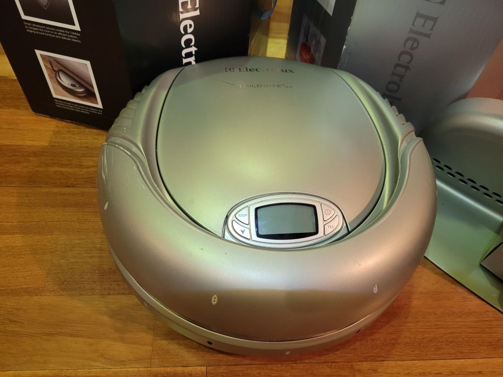 2 roboty sprzatajace Electrolux Trilobite