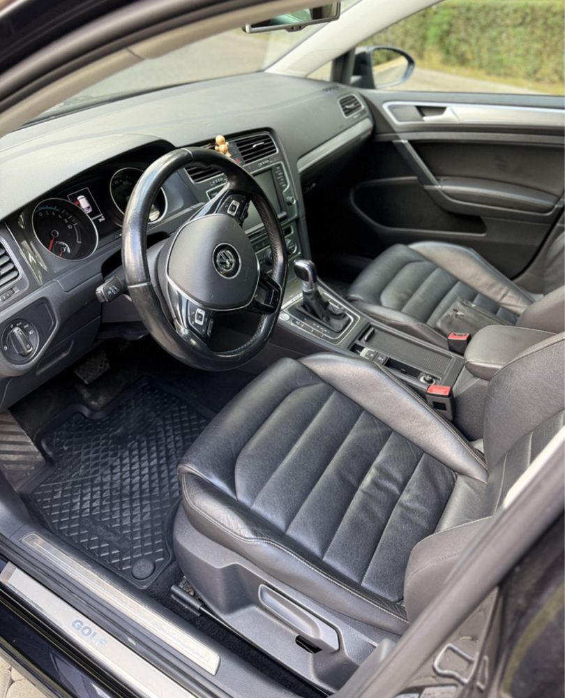 Продаеться e Golf 24 kwt 2015