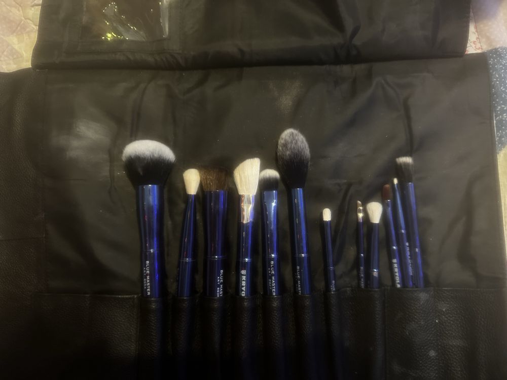 Estojo e pinjeis da KRYOLAN