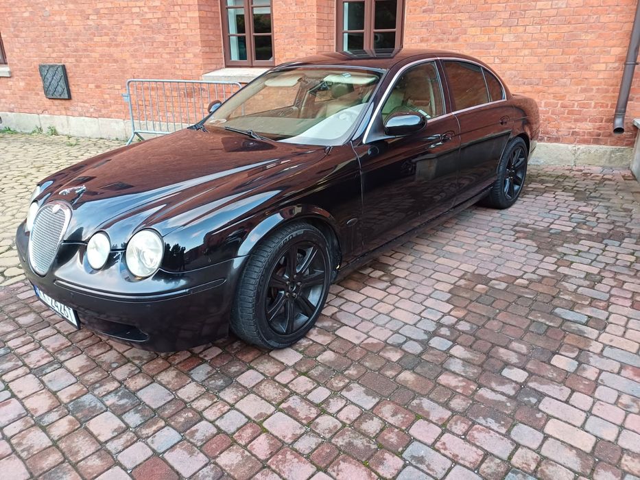 Jaguar S-type w bdb stanie.