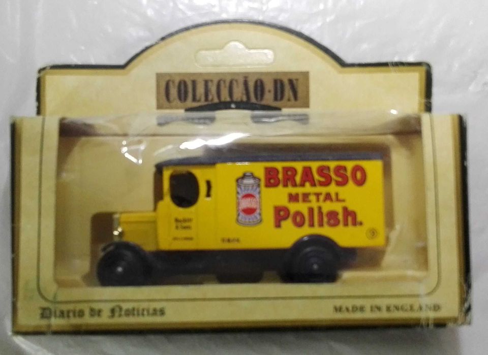 Carros miniaturas Colecção DN (incompleta)