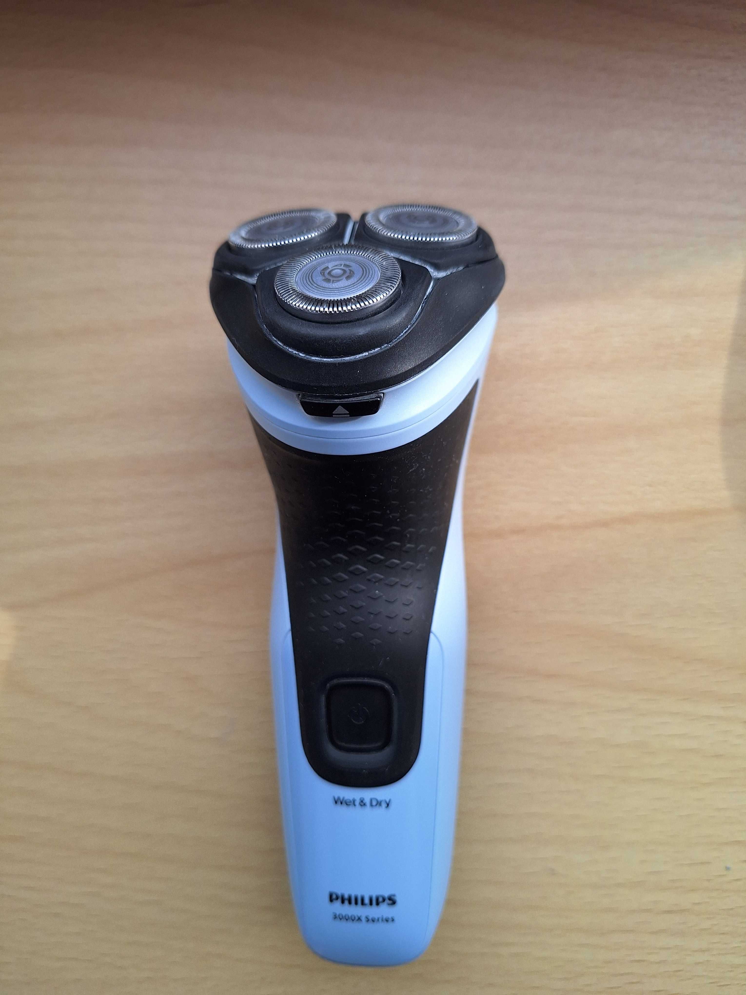 Golarka  męska  głowicowa ,  PHILIPS trimer.