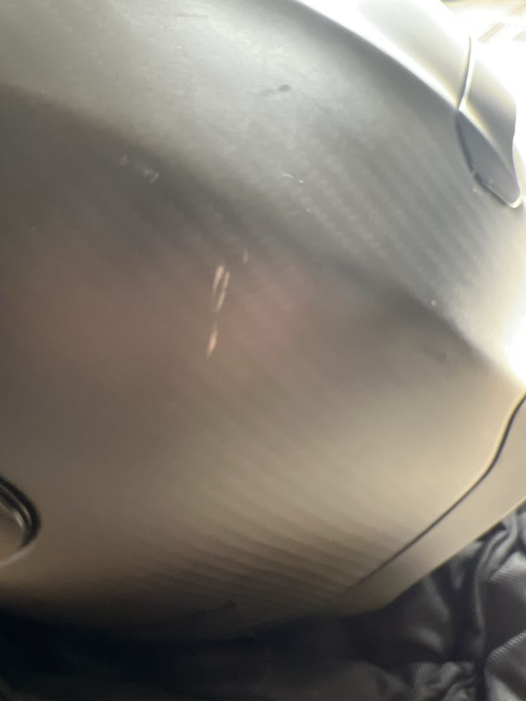 Capacete Scorpion em fibra de carbono