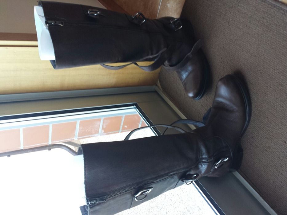 Botas cano alto em pele