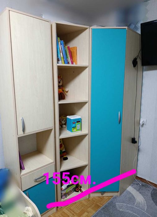 Кутова шафа з пеналом