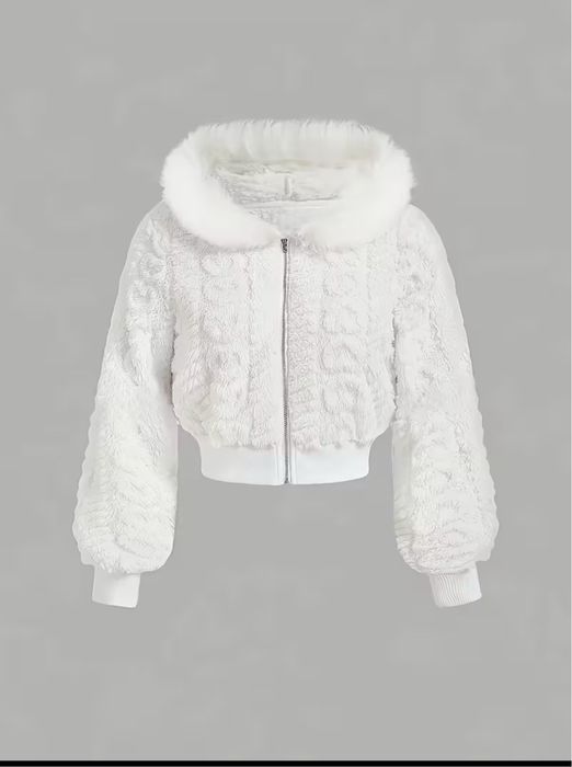 Милая, пушистая куртка,на каждый день