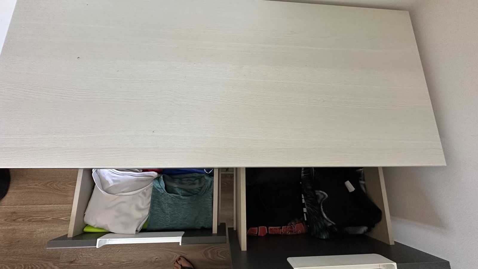 Cómoda de grande capacidade com 4 gavetas e 2 contentores