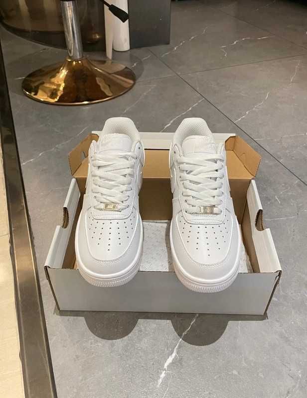 Biały^trwały^NikeAirForce1^UnisexTrampki Roz.42.5