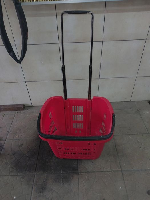 Koszyk zakupowy na kółkach składany