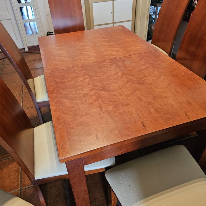 Mesa de jantar com 8 cadeiras