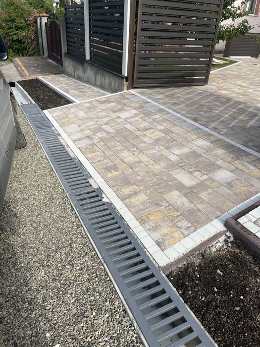 Професійне встановлення  бруківки, поребриків