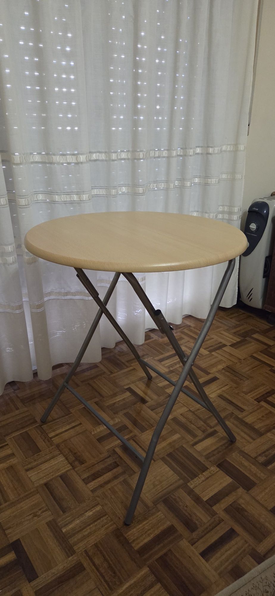 Mesa redonda beje