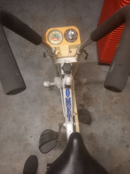 Sprzedam bardzo stary rower treningowy Romet