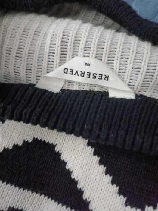 Wzorzysty sweter "Reserved"