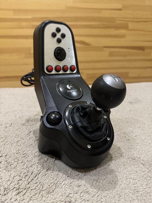 Під ремонт або на запчастини. Ігрове кермо logitech g27