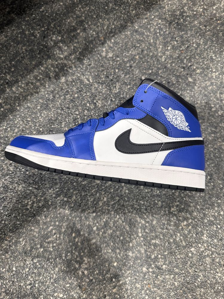 Jordan 1 Mid Royal