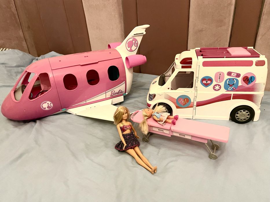Duzy zestaw Barbie karetka samolot gratis lalki okazja
