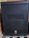 Yamaha DXS15 (subwoofer)