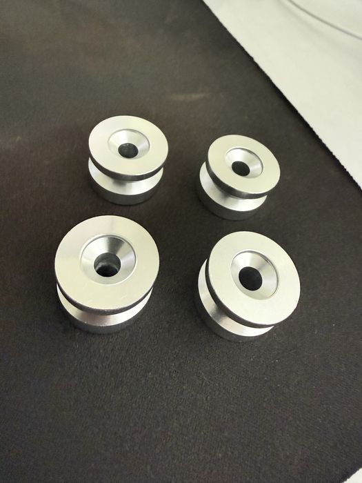 Podkładki dystansowe pod kufer rolki dystanse shad sw motech