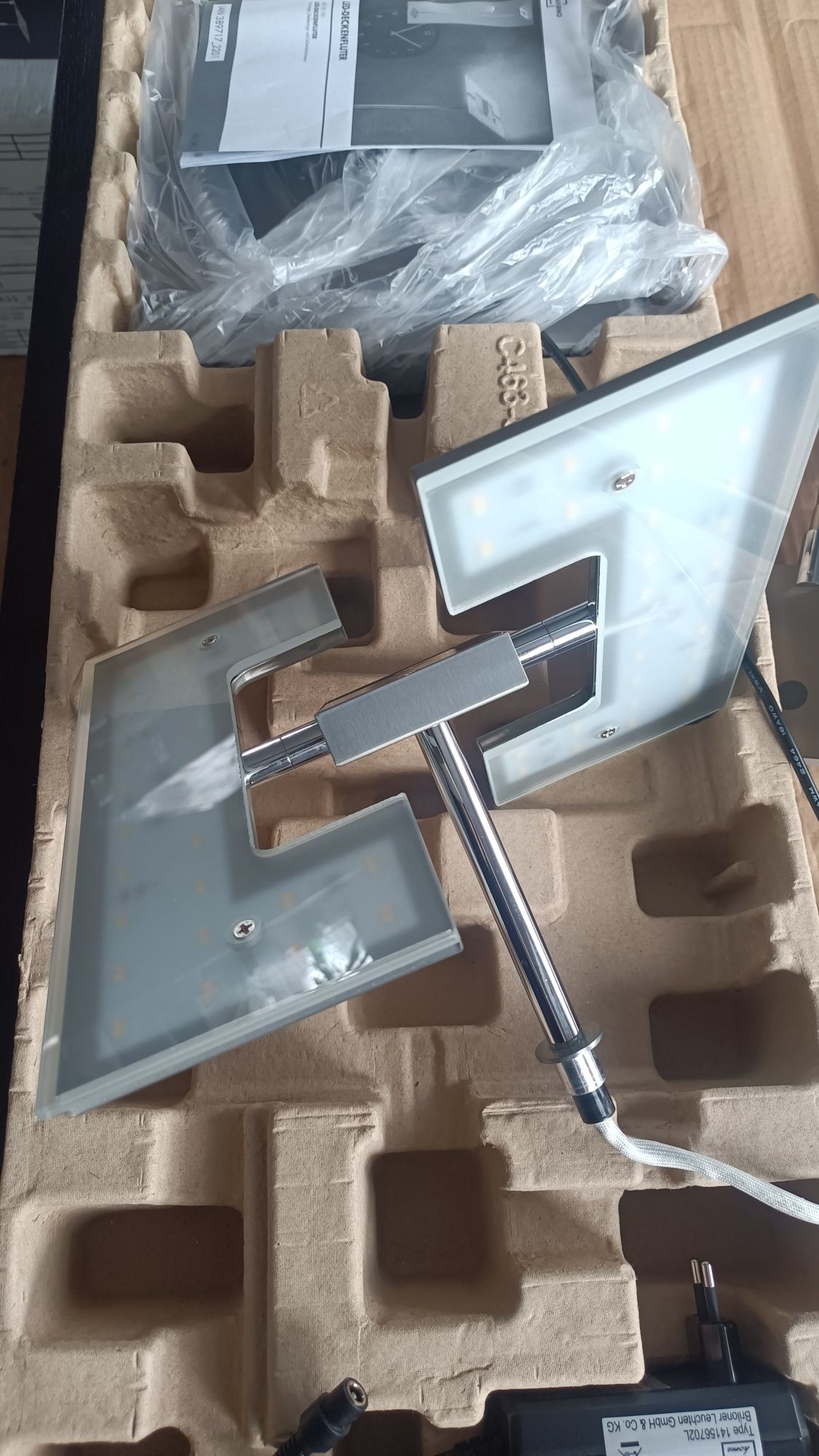 Lampa podłogowa LED