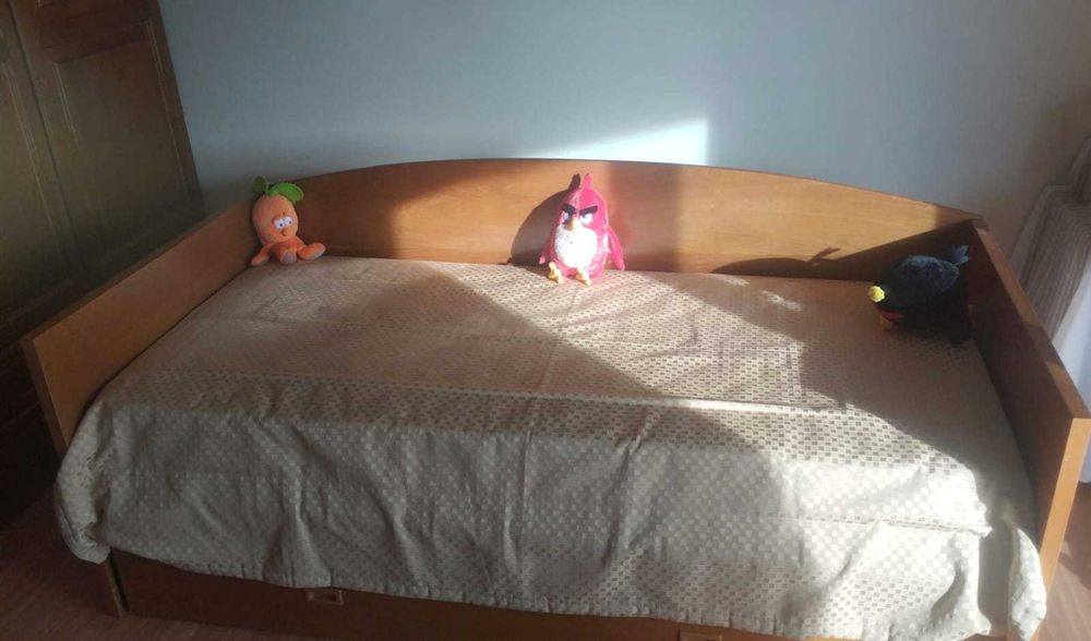 Cama de solteiro em madeira com gavetão + colchão extra