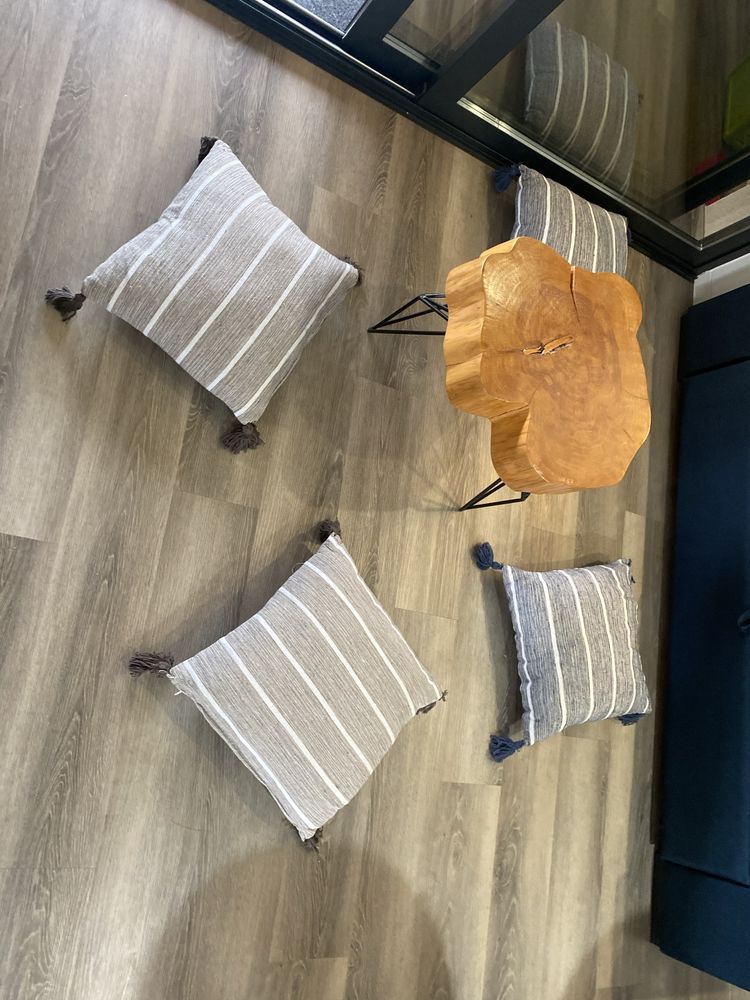 Mesa decorativa em tronco de madeira