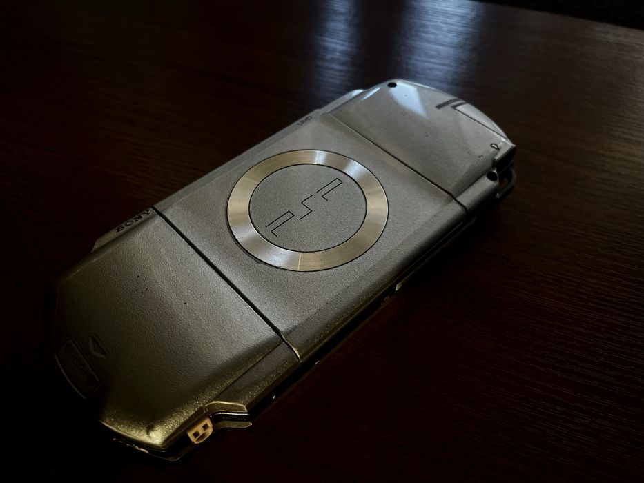 Psp 1000 та шнур для зарядки-підключення до пк