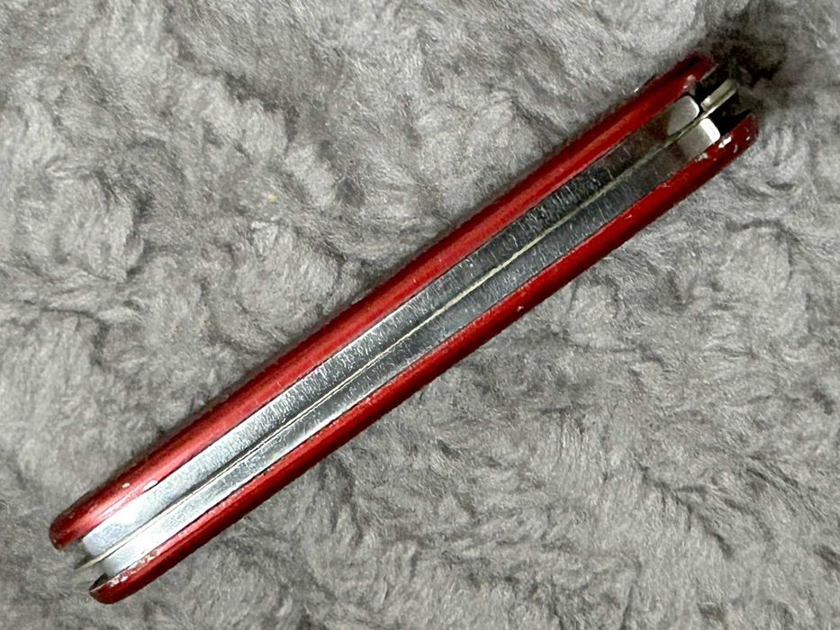Kontraktowy nóż szwajcarskiej armii Wenger Soldier M1961 rocznik 1966