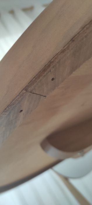 Mesa redonda de madeira