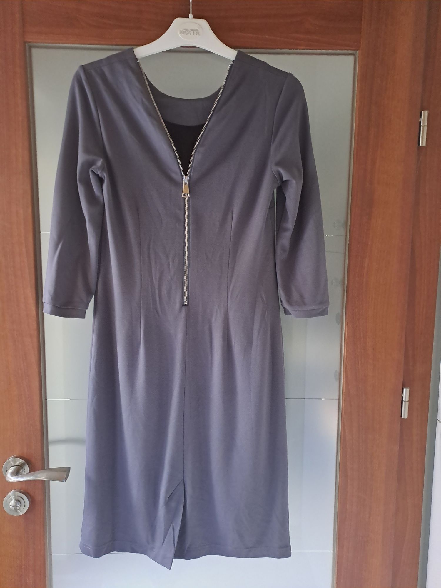 Sprzedam elegancką sukienkę