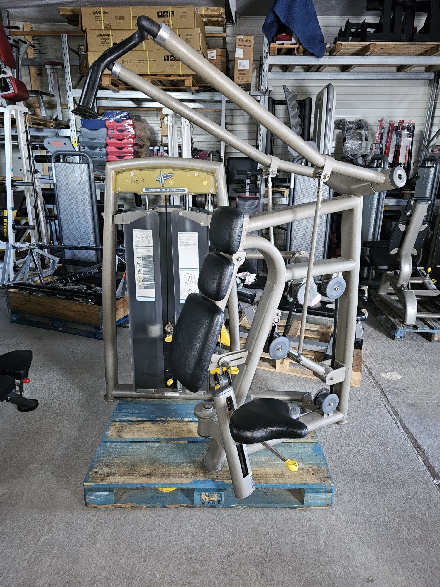 Maszyna na plecy tricepsy SEATED LAT PULLDOWN pulse technogym hes olym
