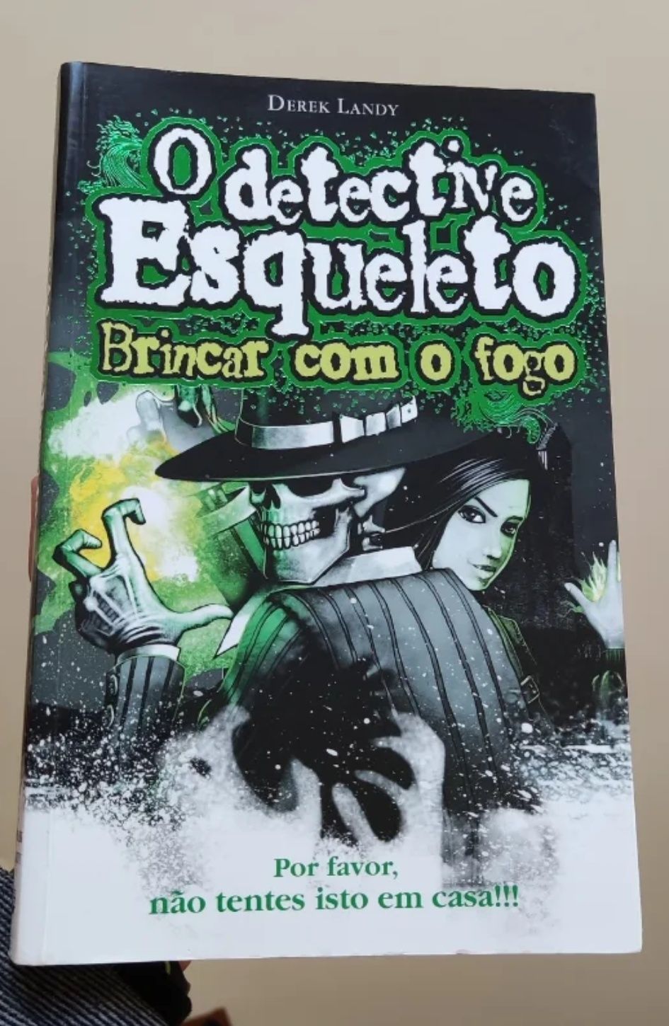 O Detetive Esqueleto: Brincar com o Fogo