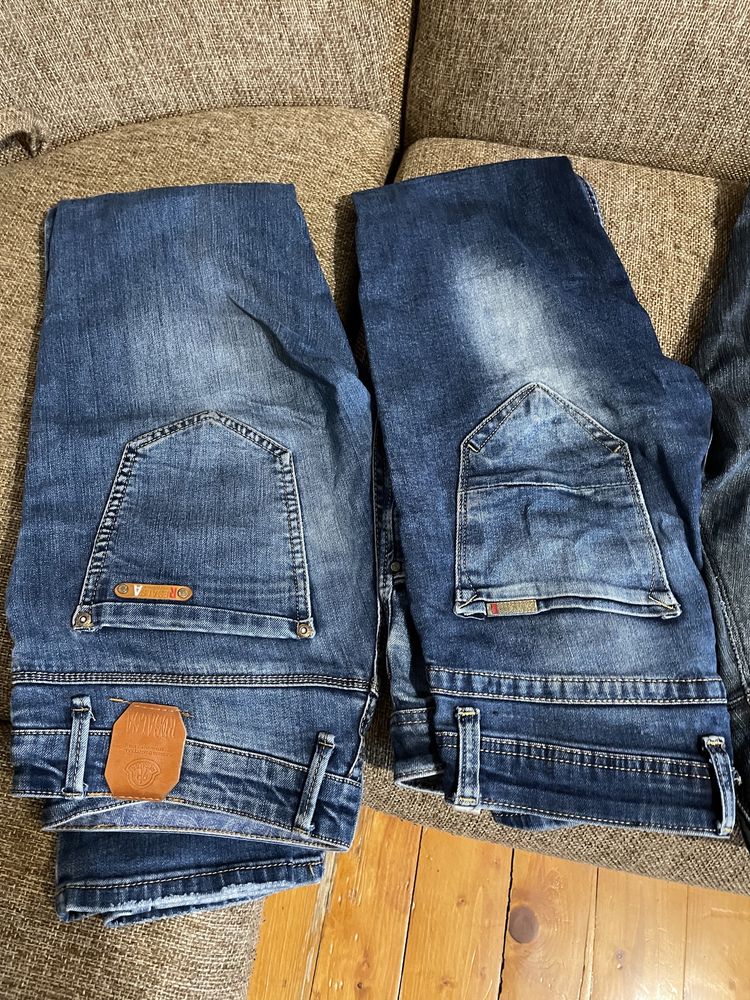 9 пар чоловічих джинсів, читаєм опис