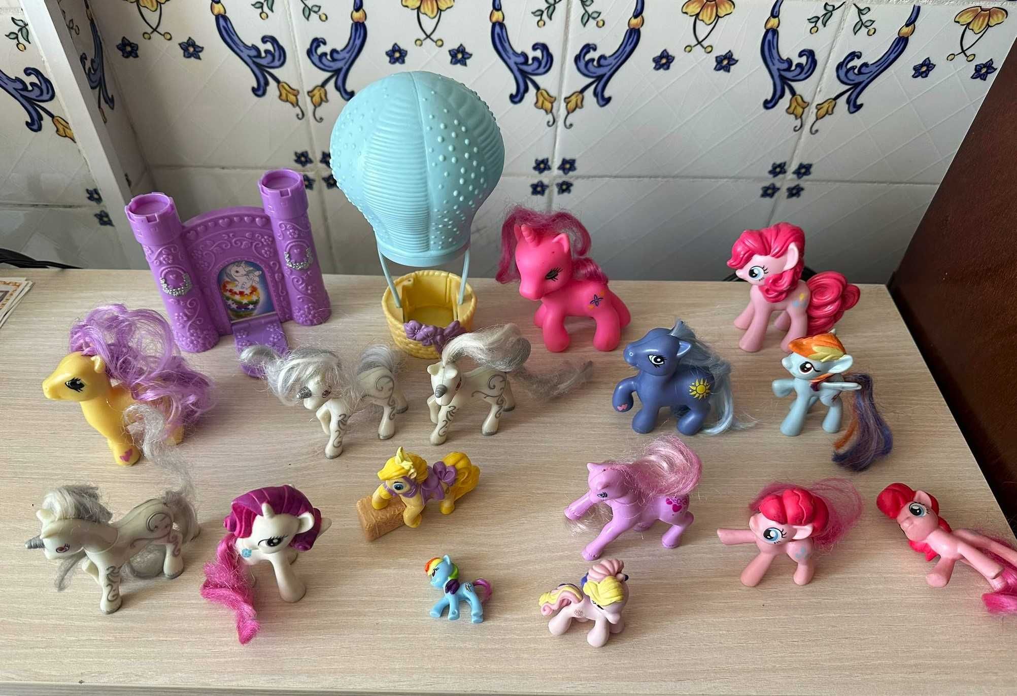 serie banda desenhada my little pony unicornios castelos