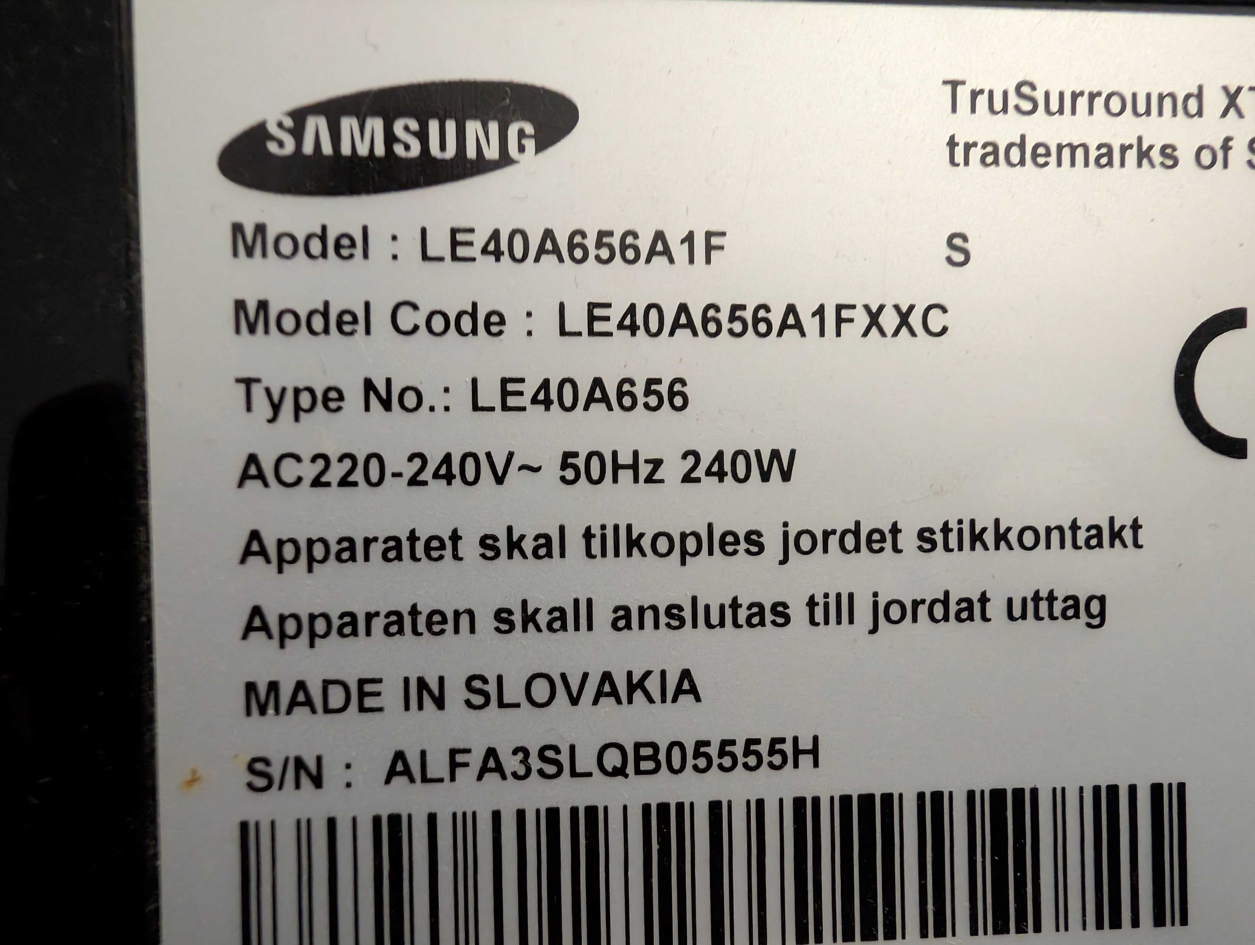 Vendo tv Samsung 40" usado com suporte novo em folha