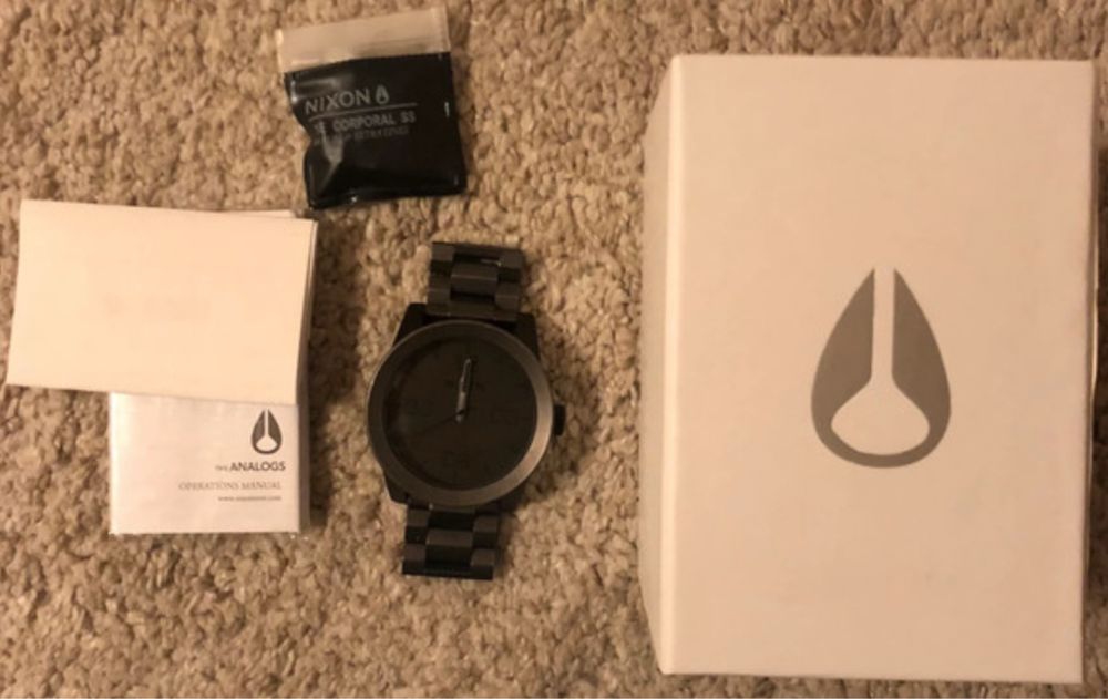 Relógio NIXON preto mate