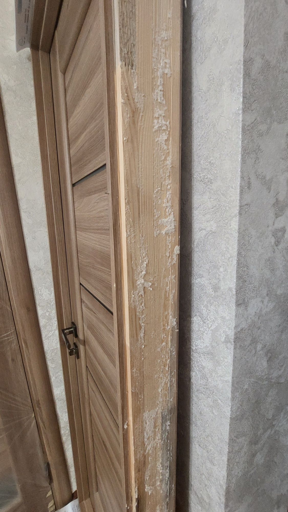 Міжкімнатні двері 2000×600 з коробкою , ручкою, замком.