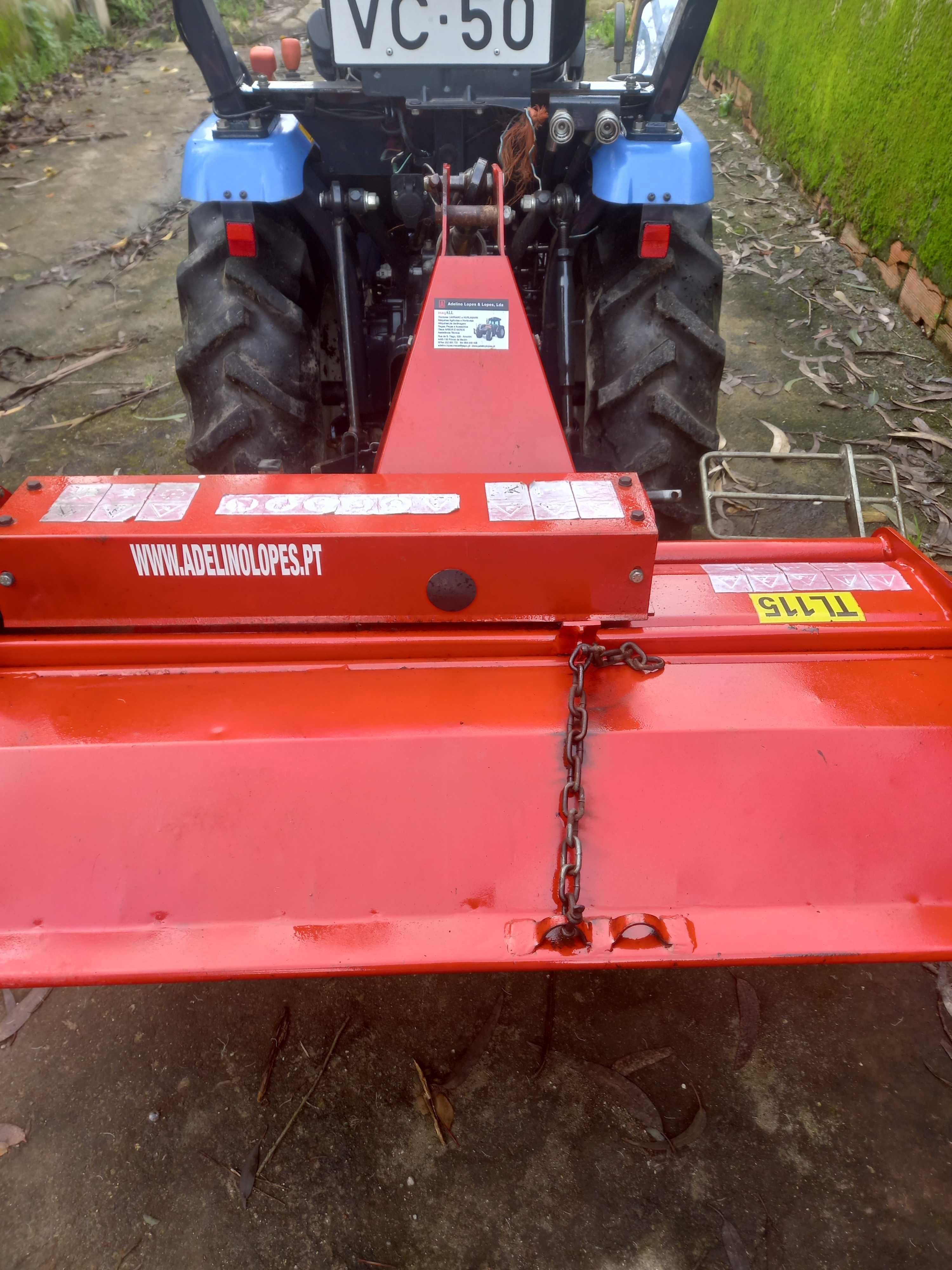 Iseki TM 3185 com alfaias