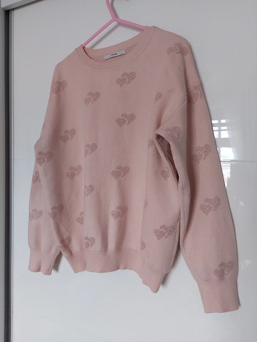 Różowy sweterek w serduszka ze srebrną nitką r.M/L Walentynki
