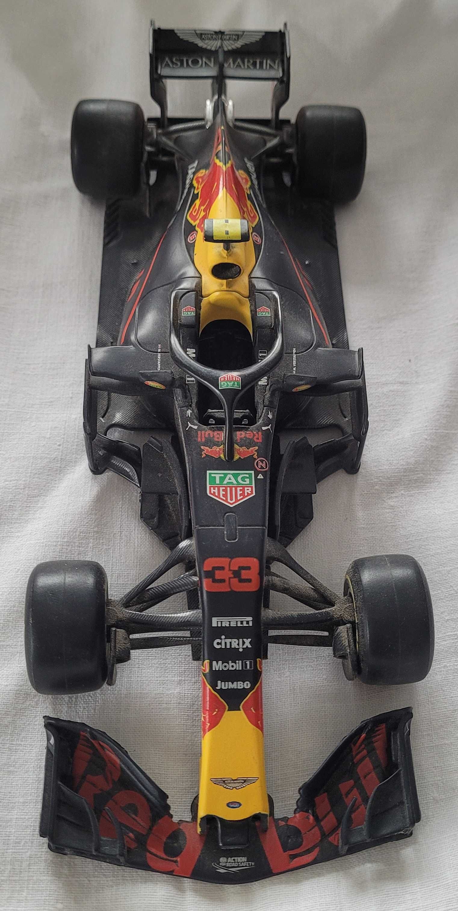 BBurago 1/24 - Red Bull Raicing TAG Heuer RB 14 bolid F1
