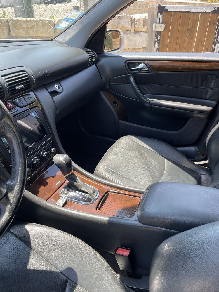 Mercedes-Benz C320 218CV